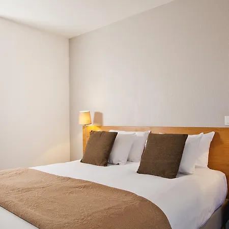 Sejours & Affaires Charles De Gaulle 2* Pantin