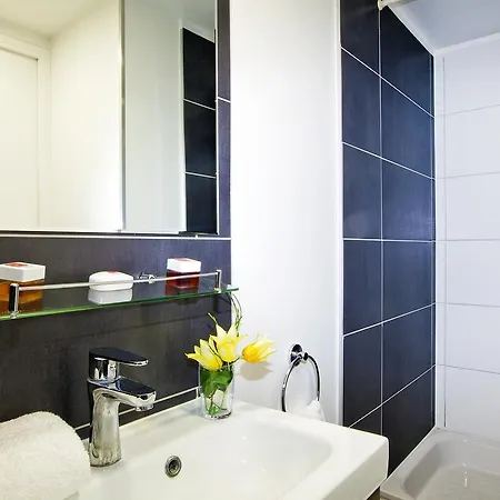 Séjours&affaires Charles De Gaulle Appart hôtel Pantin