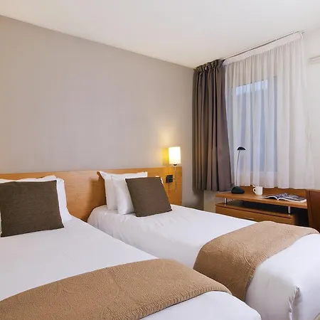 Séjours&affaires Charles De Gaulle Appart hôtel Pantin