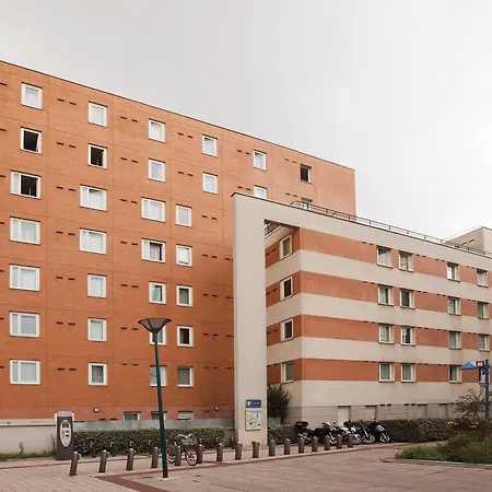 Séjours&affaires Charles De Gaulle Appart hôtel Pantin