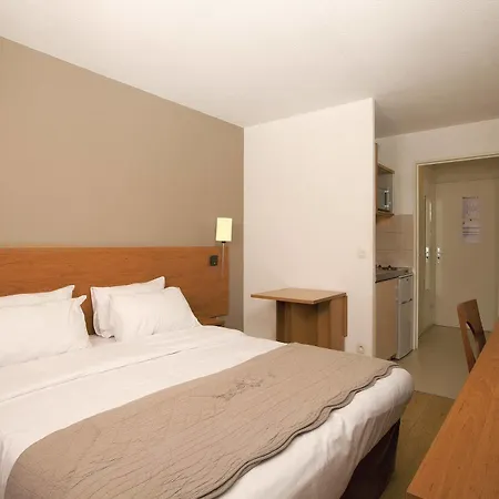 Appart hôtel Séjours&affaires Charles De Gaulle 2*